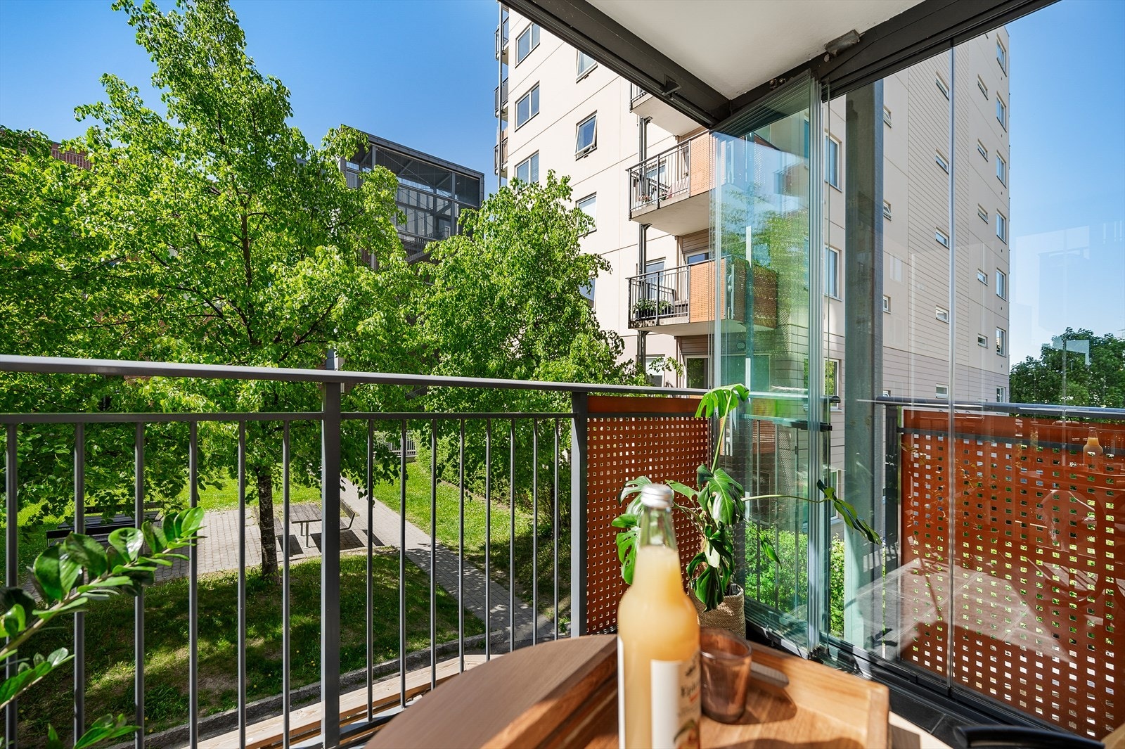 Leiligheten ligger usjenert til med lite innsyn fra naboer. Galleribilde