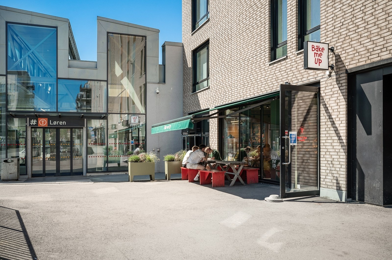 Svært sentralt beliggende på Løren med mange servicetilbud like utenfor døren. Galleribilde