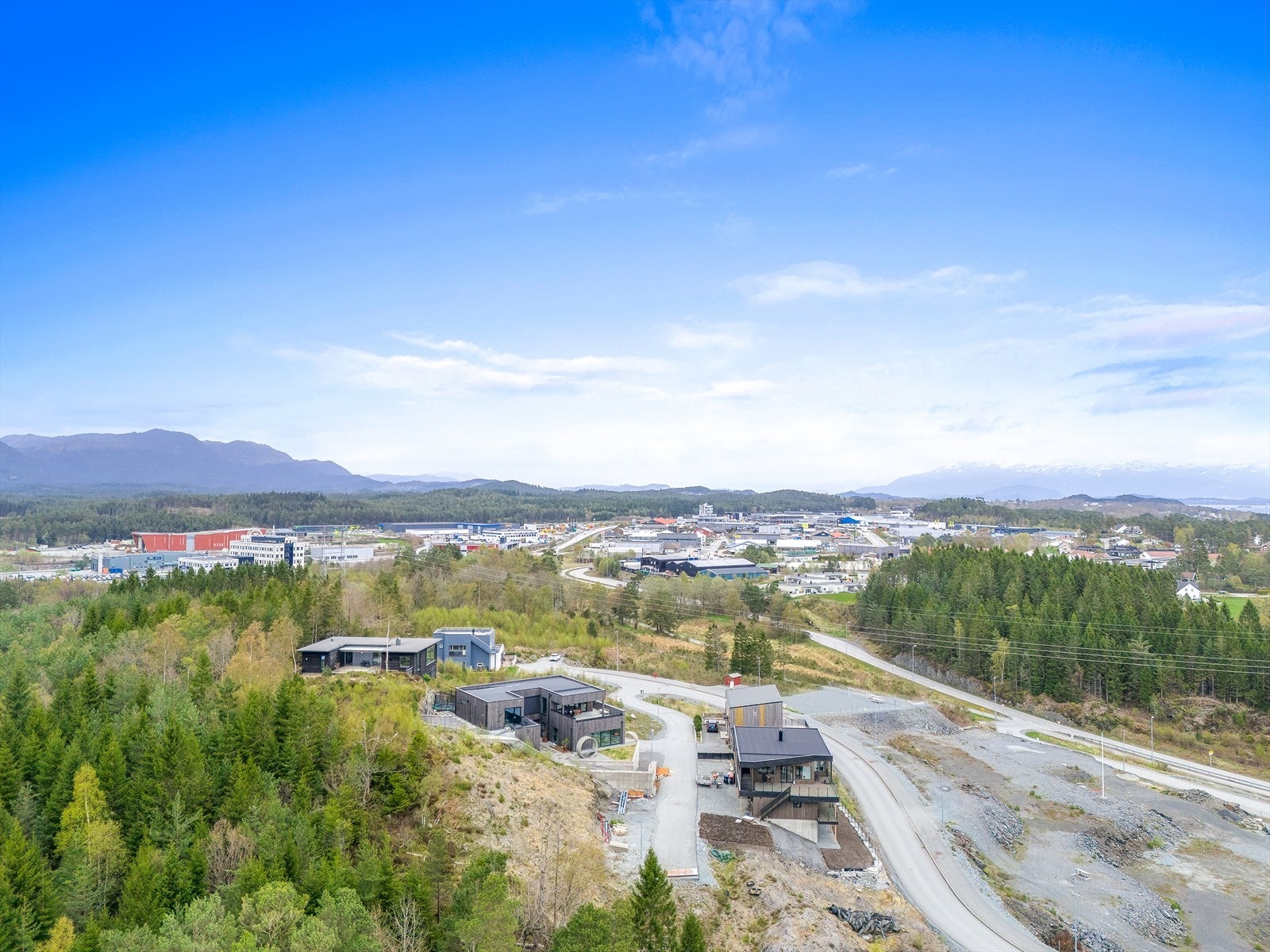 Fra eiendommen er det kort avstand til Heiane handelssentrum Galleribilde