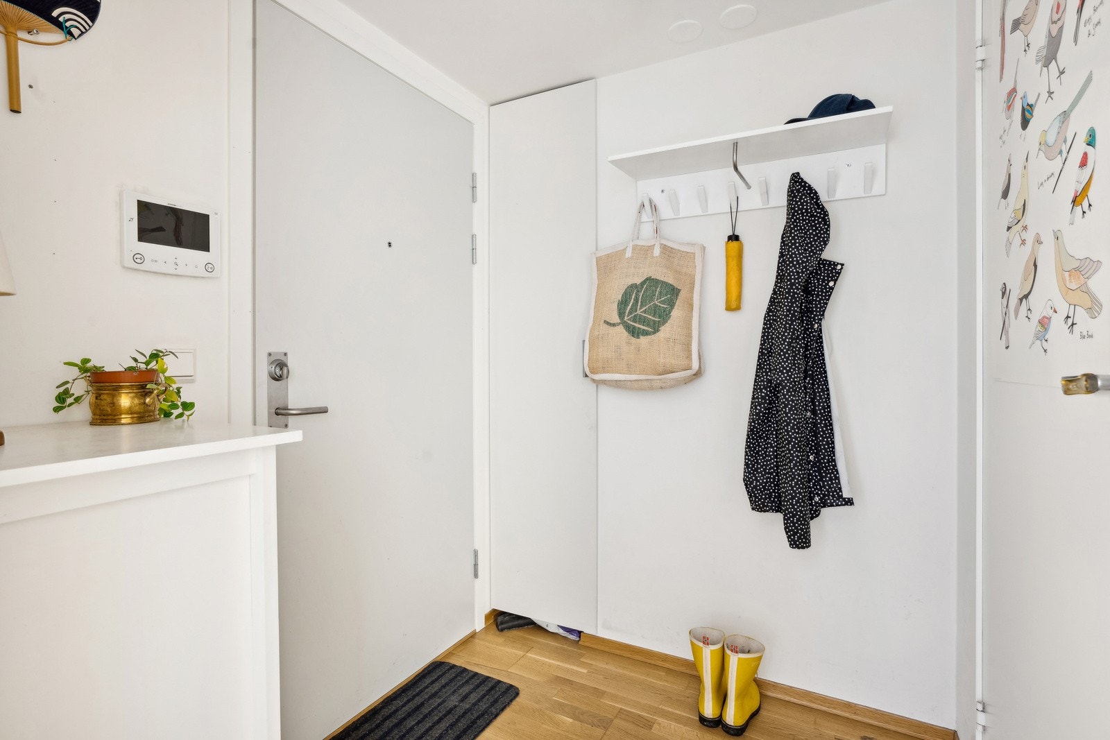 Entré med plass til yttertøy Galleribilde