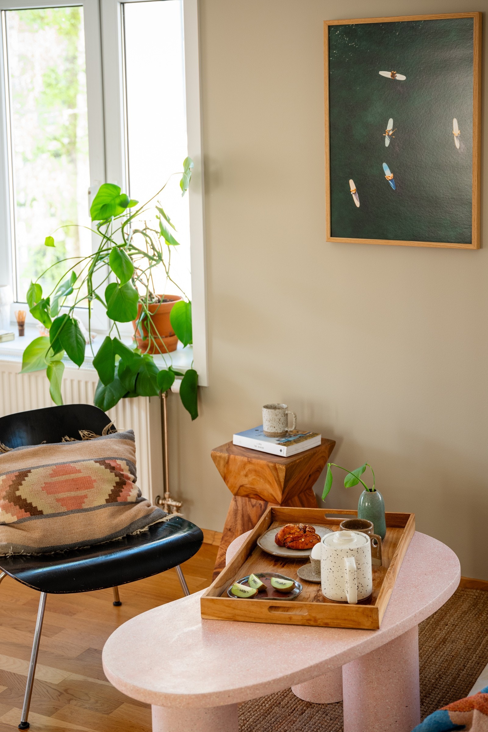 Leiligheten er oppvarmet med radiator tilknyttet felles varmesentral. Galleribilde