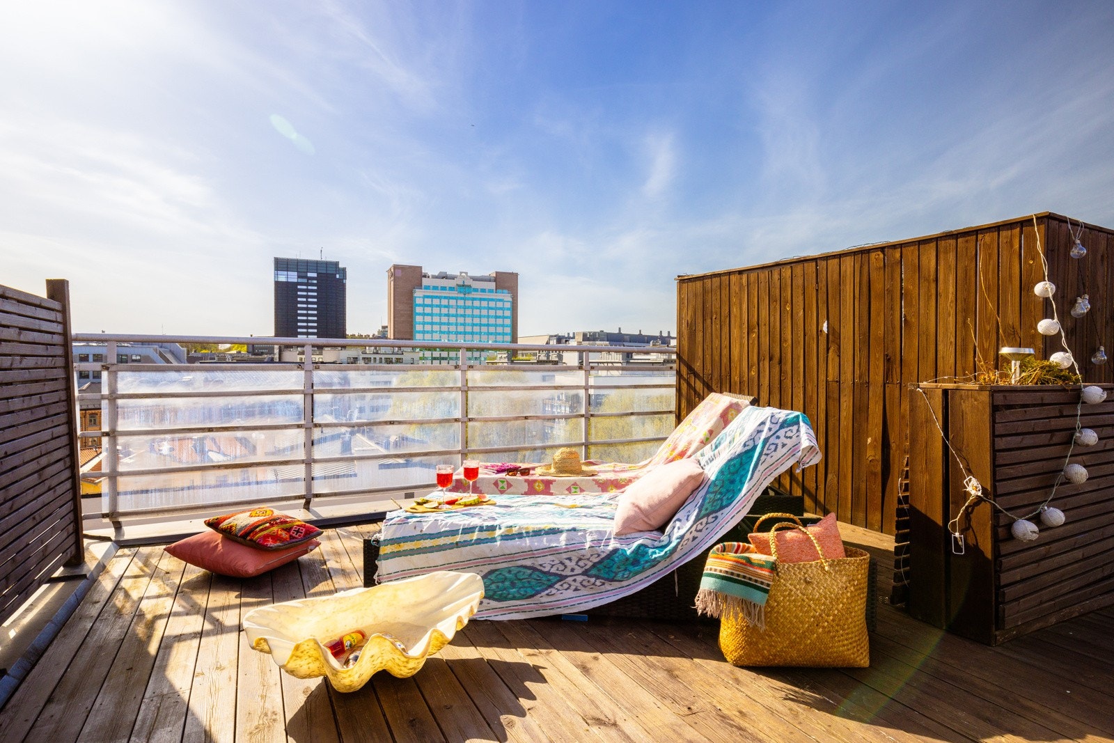 Borettslaget har en hyggelig felles takterrasse med flott by utsikt! Galleribilde