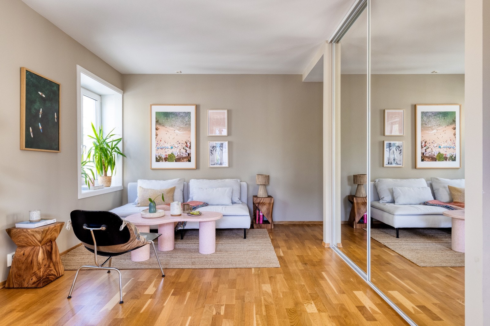 Leiligheten ble ombygget i 2004 og holder en gjennomgående god standard. Galleribilde