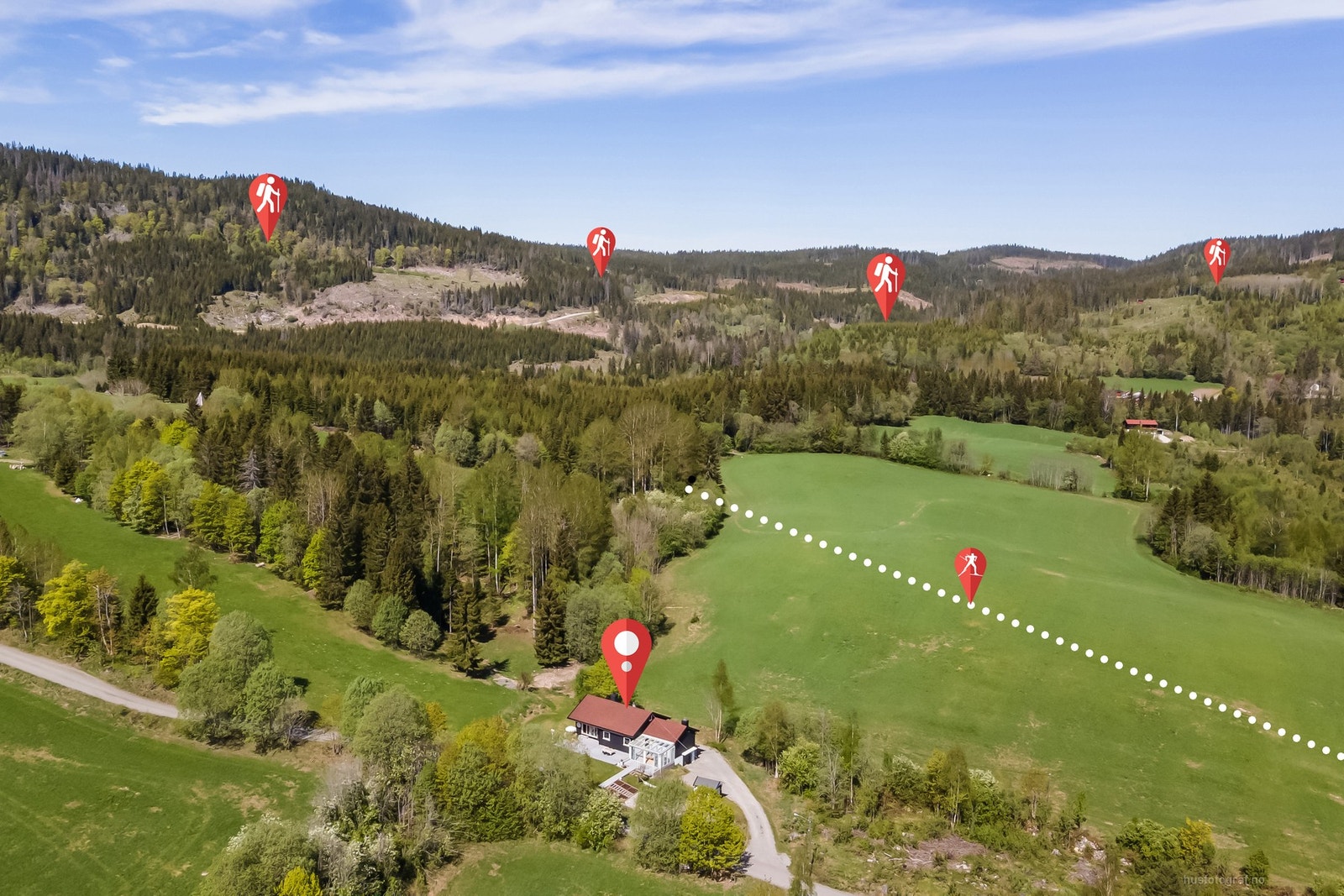 Boligen har kort gangavstand til turløyper inn i Vestmarka med muligheter for skogsturer, stisykling, milevis med skiløyper på vinteren. Galleribilde