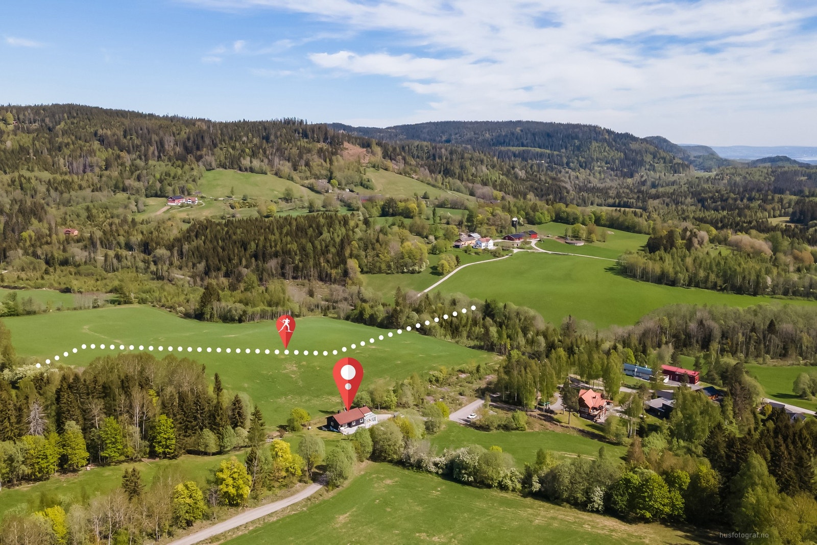 Boligen har kort gangavstand til turløyper inn i Vestmarka med muligheter for skogsturer, stisykling, milevis med skiløyper på vinteren. Galleribilde