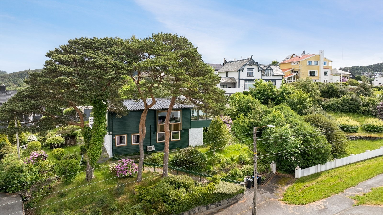 En unik, arkitekttegnet enebolig beliggende fritt til med flott utsikt! Galleribilde