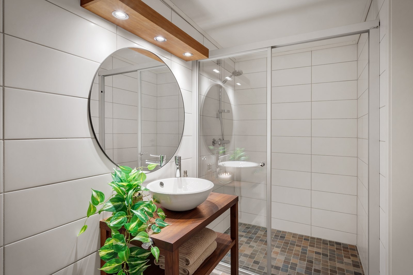 - Badet måler 4,3 m² - Galleribilde