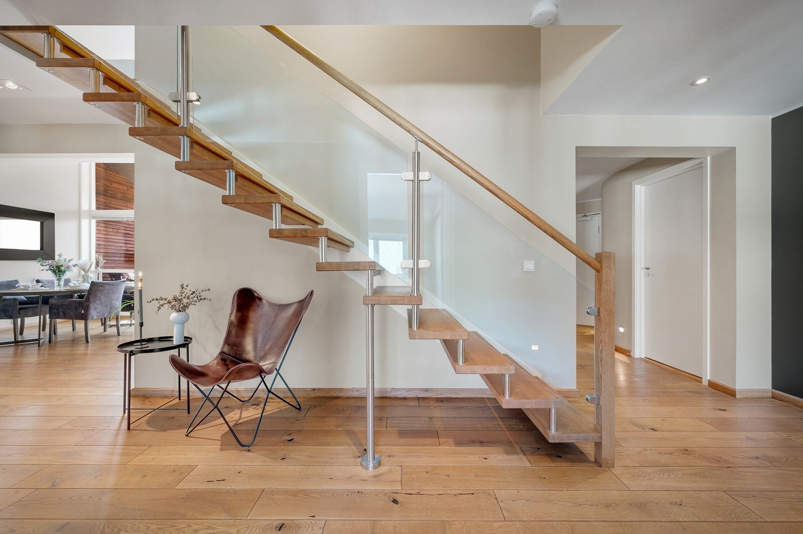 - Boligen har et totalt BRA-i på 135m² fordelt over to plan - Galleribilde