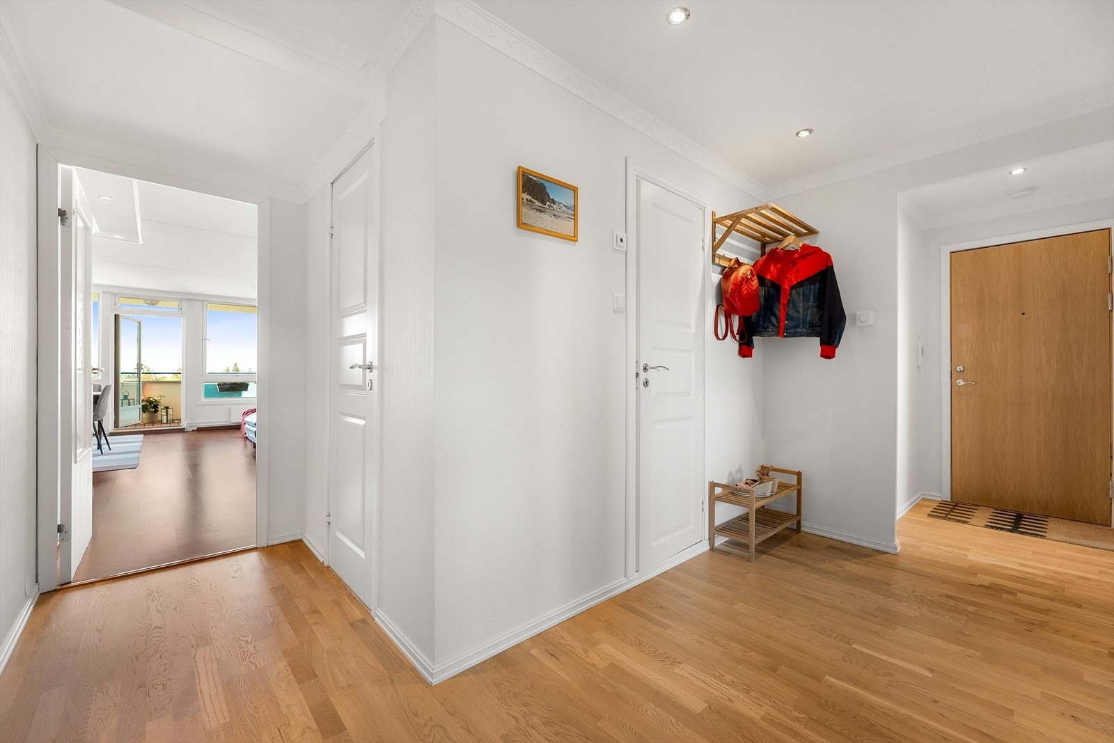 Velkommen inn til dette innbydende, lyse og luftige inngangspartiet Galleribilde