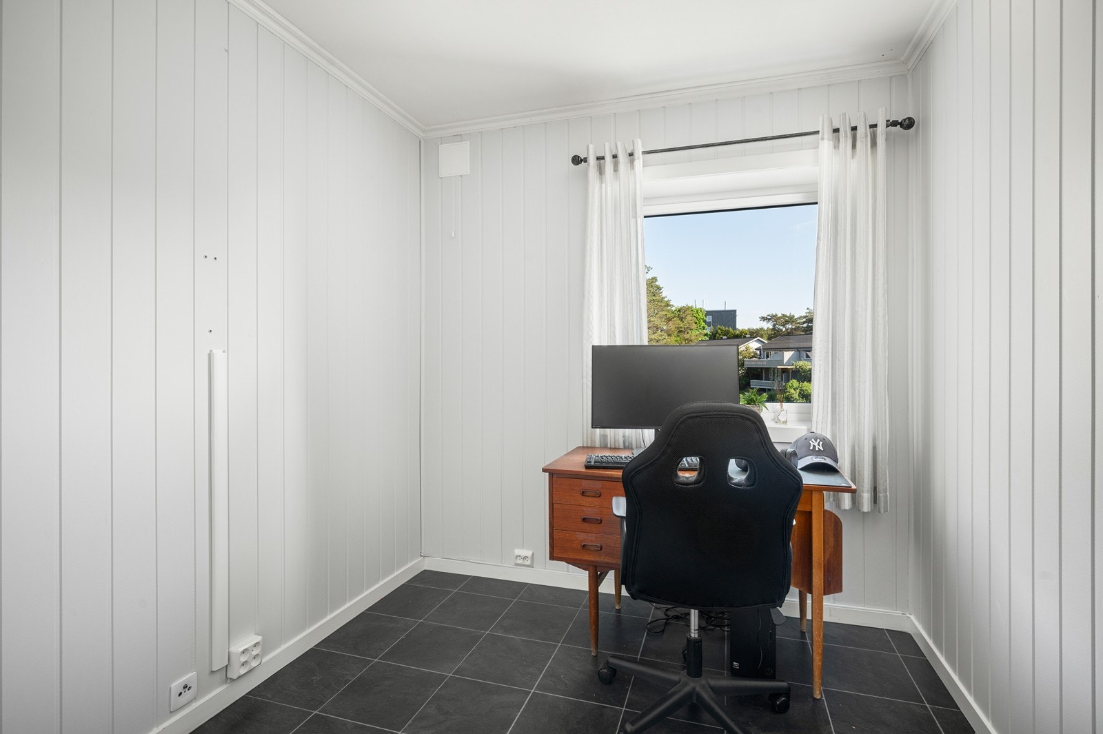 Soverom 2 gir mulighet for et gjesterom eller kontor/hobbyrom. Galleribilde