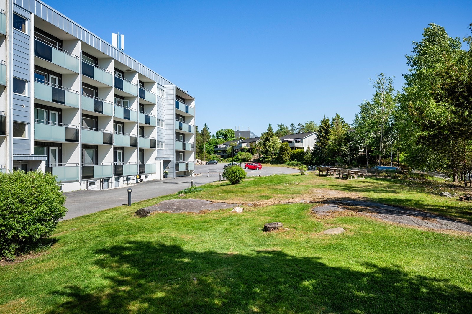 Kurland ligger fint tilbaketrukket fra Sarpsborg sentrum med en rekke fasiliteter. Galleribilde