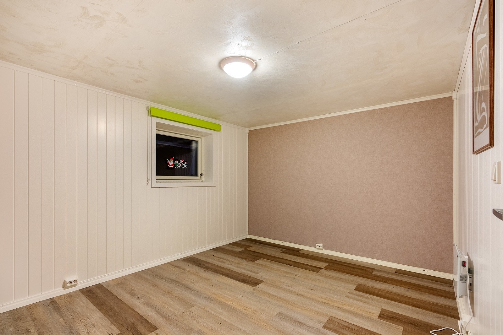 Boligens siste soverom finner du i kjelleren. Galleribilde