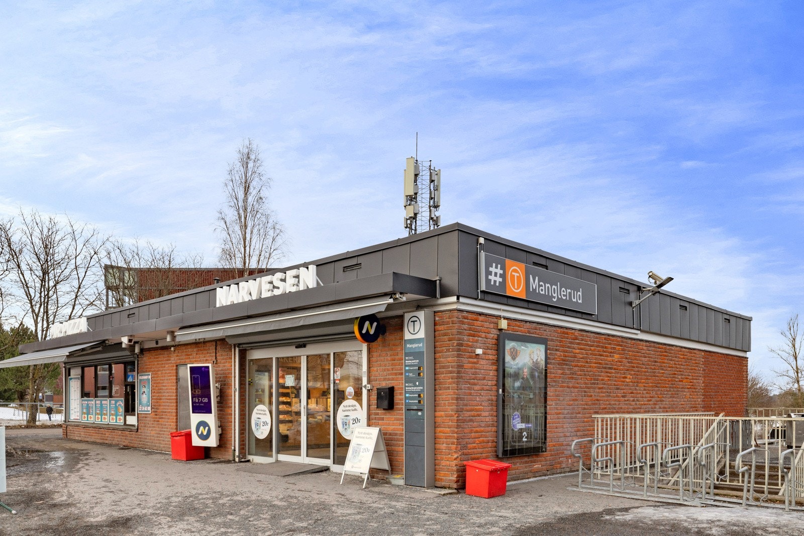 Nærmeste T-bane er Manglerud, som ligger kun to minutter unna - herfra kan du nå sentrum på 12 min Galleribilde