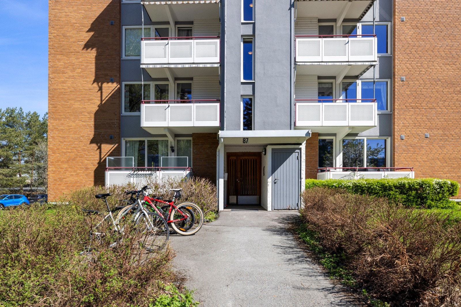 Leiligheten ligger i tredje etasje og har adkomst via en felles trappeoppgang Galleribilde