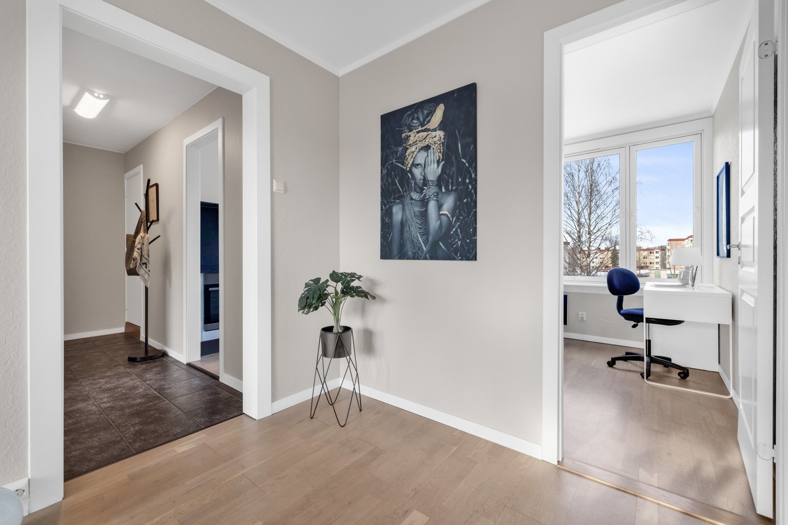 I 2023 ble det satt opp en lettvegg for å etablere et ekstra soverom, og om man ønsker større stue kan dette enkelt omgjøres Galleribilde