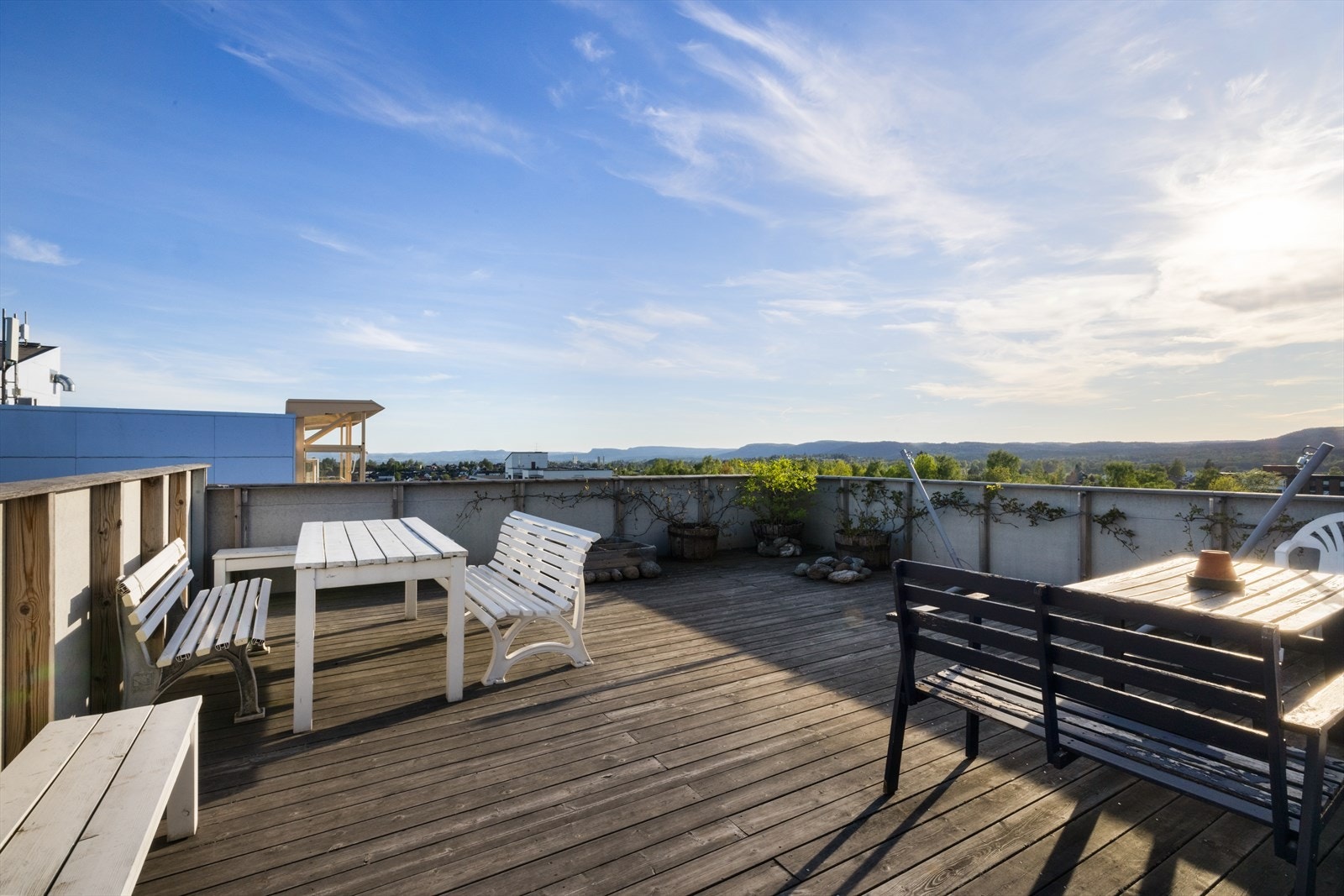Felles takterrasse med flott utsikt og sol hele dagen Galleribilde