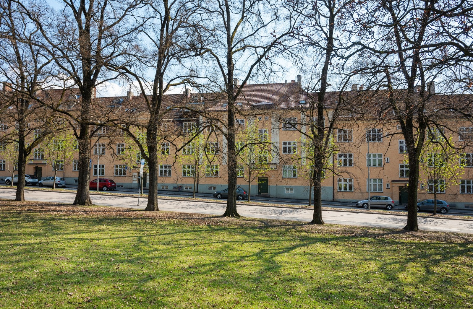 Fasade sett fra Torshovparken.Torshovparken er utrolig flott rekreasjonsområder for det meste av uteaktivitet. Eierne har gått mye turer med barna fra de var små, samt deres lille hund. Galleribilde