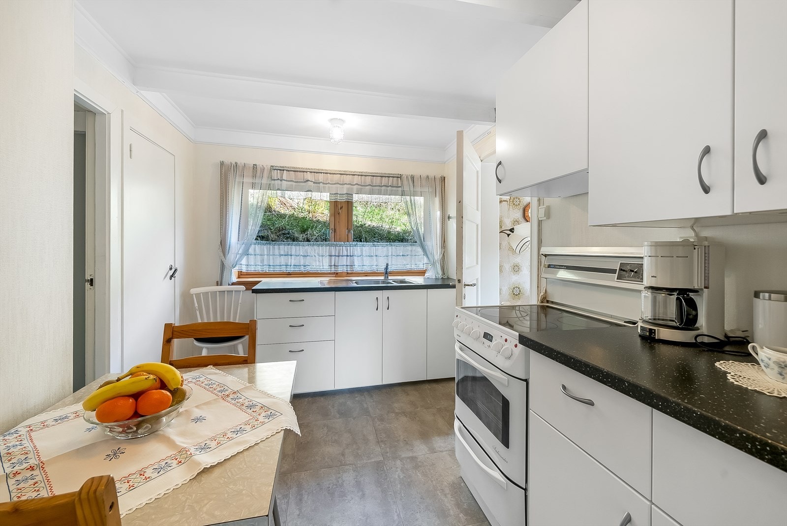 Kjøkken med tidløs innredning Galleribilde