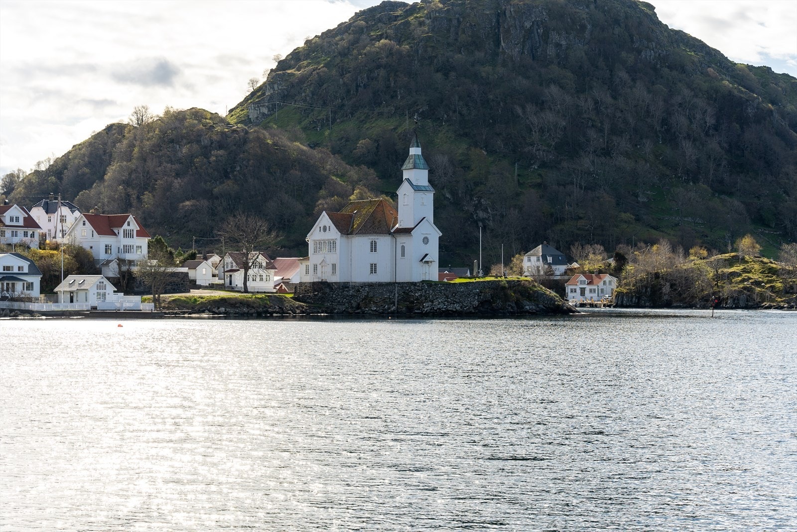 Flotte Hidra kirke ble bygget i 1854. Galleribilde