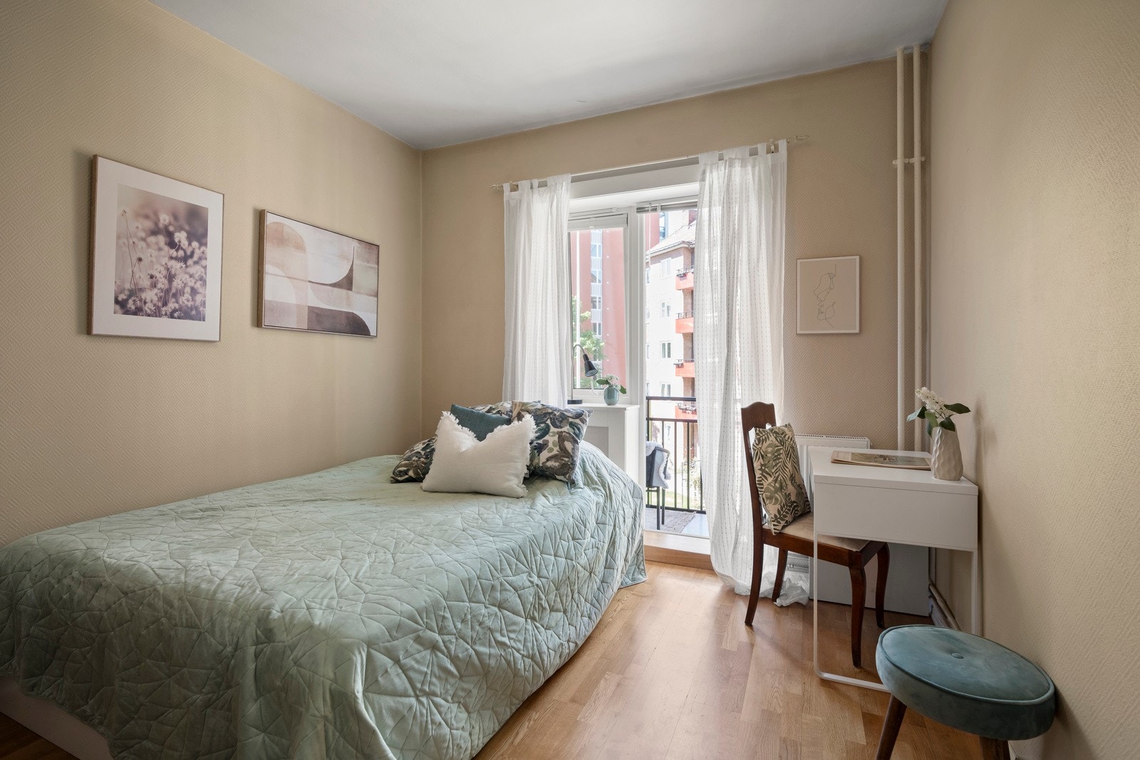 Soverommet har utgang til balkong. Galleribilde