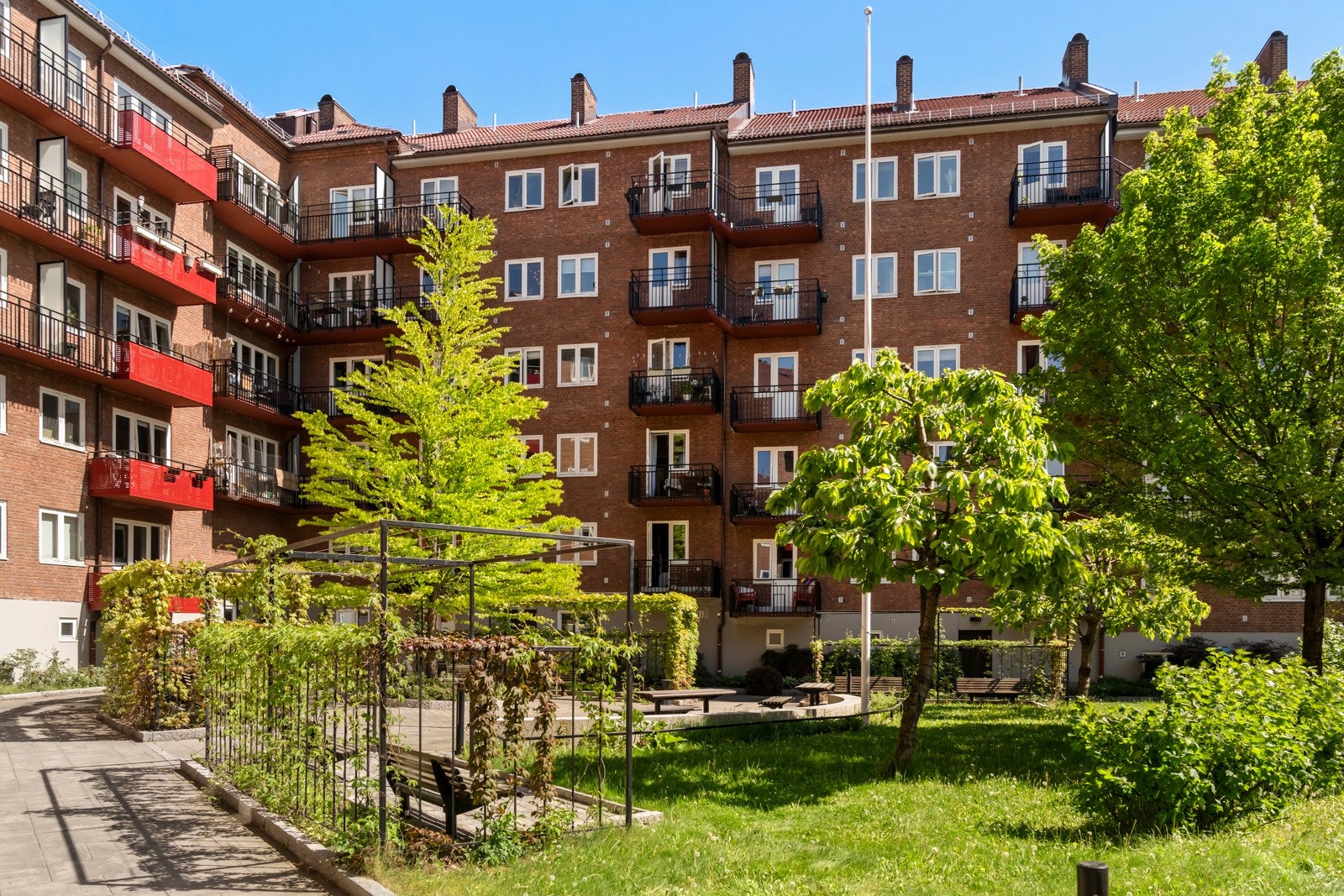 Flott bakgård til fri benyttelse for alle beboere. Galleribilde