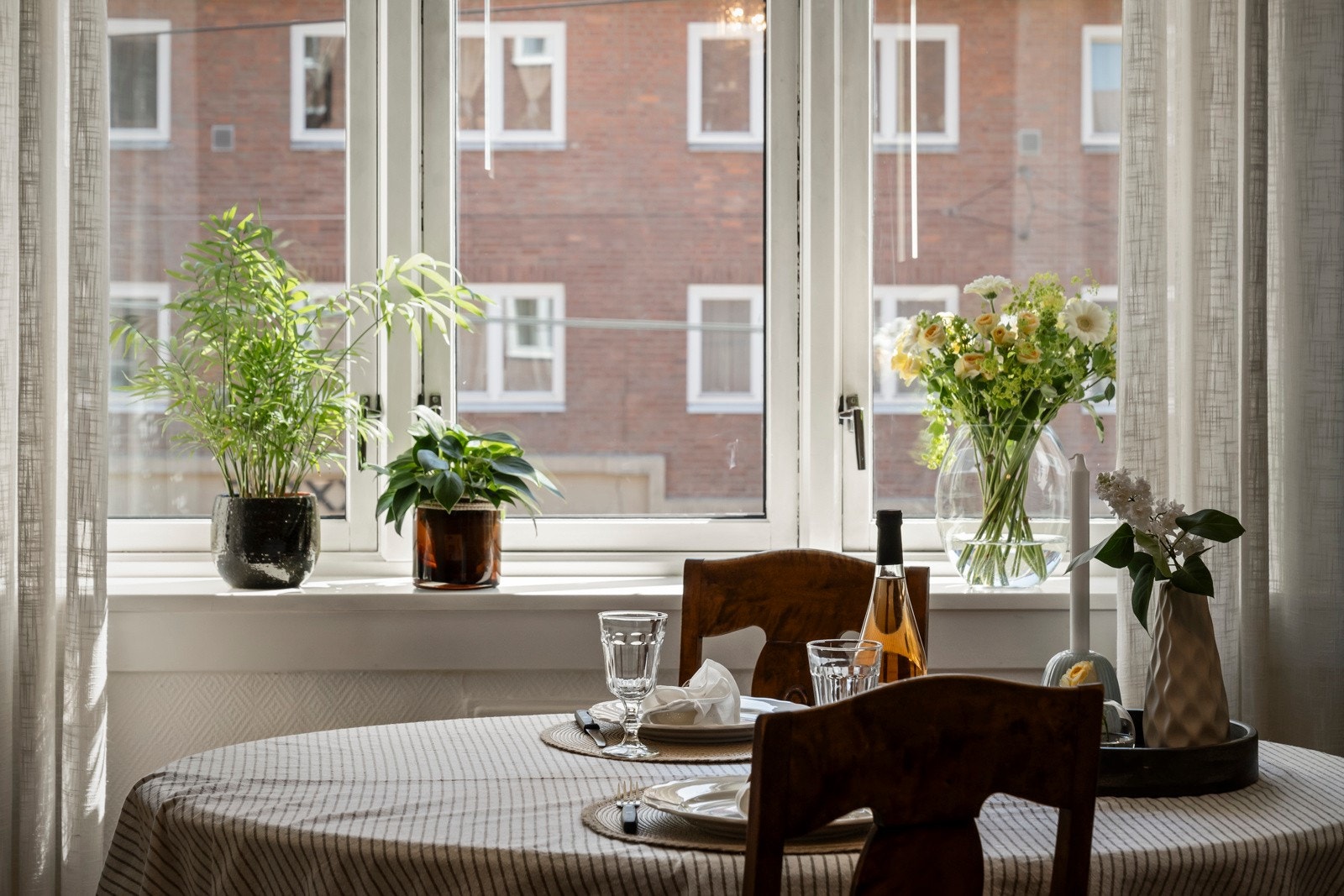 Beliggenheten er meget sentral og attraktiv med kort vei til "alt" du trenger i en travel hverdag. Galleribilde