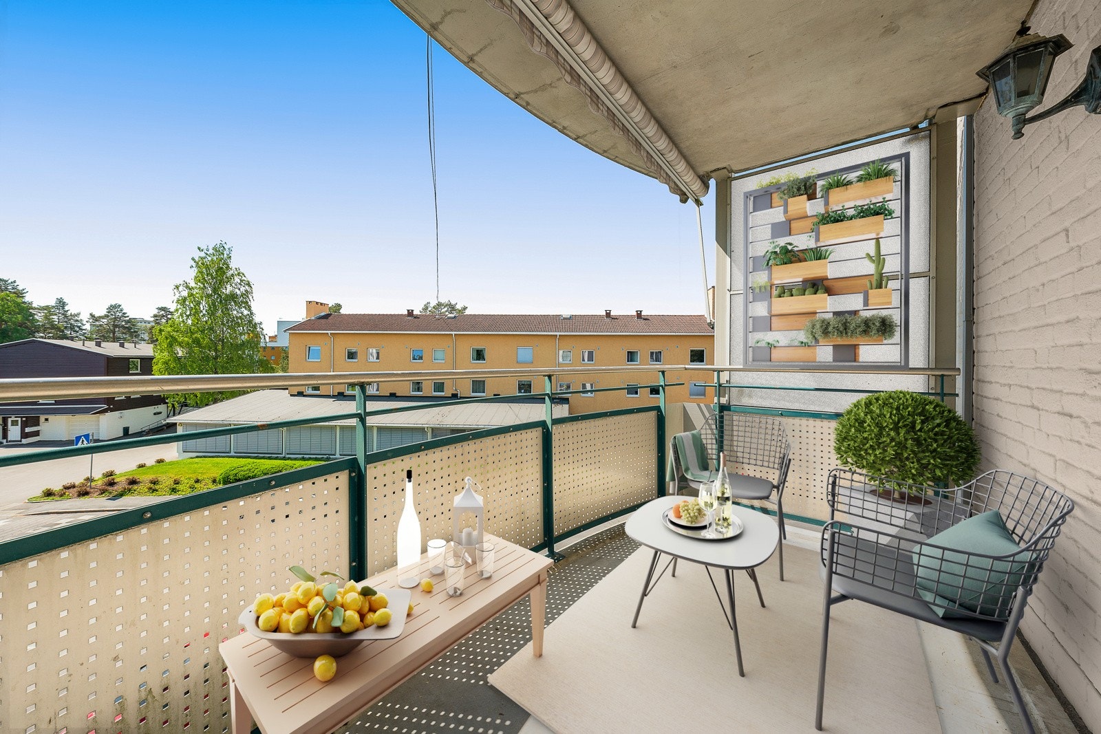 Boligen har en god intern beliggenhet i byggets 3.etasje. Sydvestvendt balkong (digitalt møblert) med gode solforhold. Galleribilde