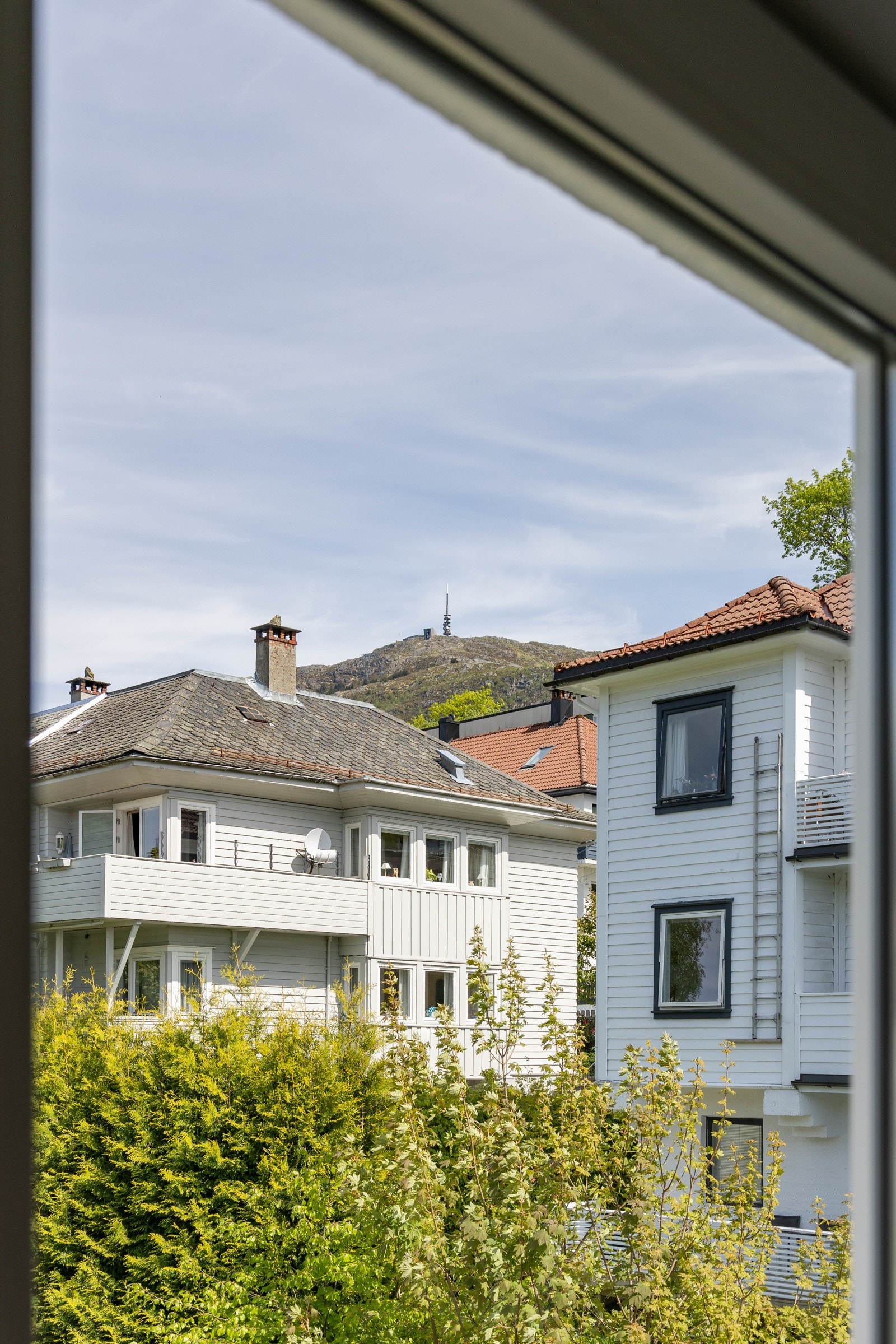 Nydelig utsikt mot Ulriken fra dette soverommet Galleribilde
