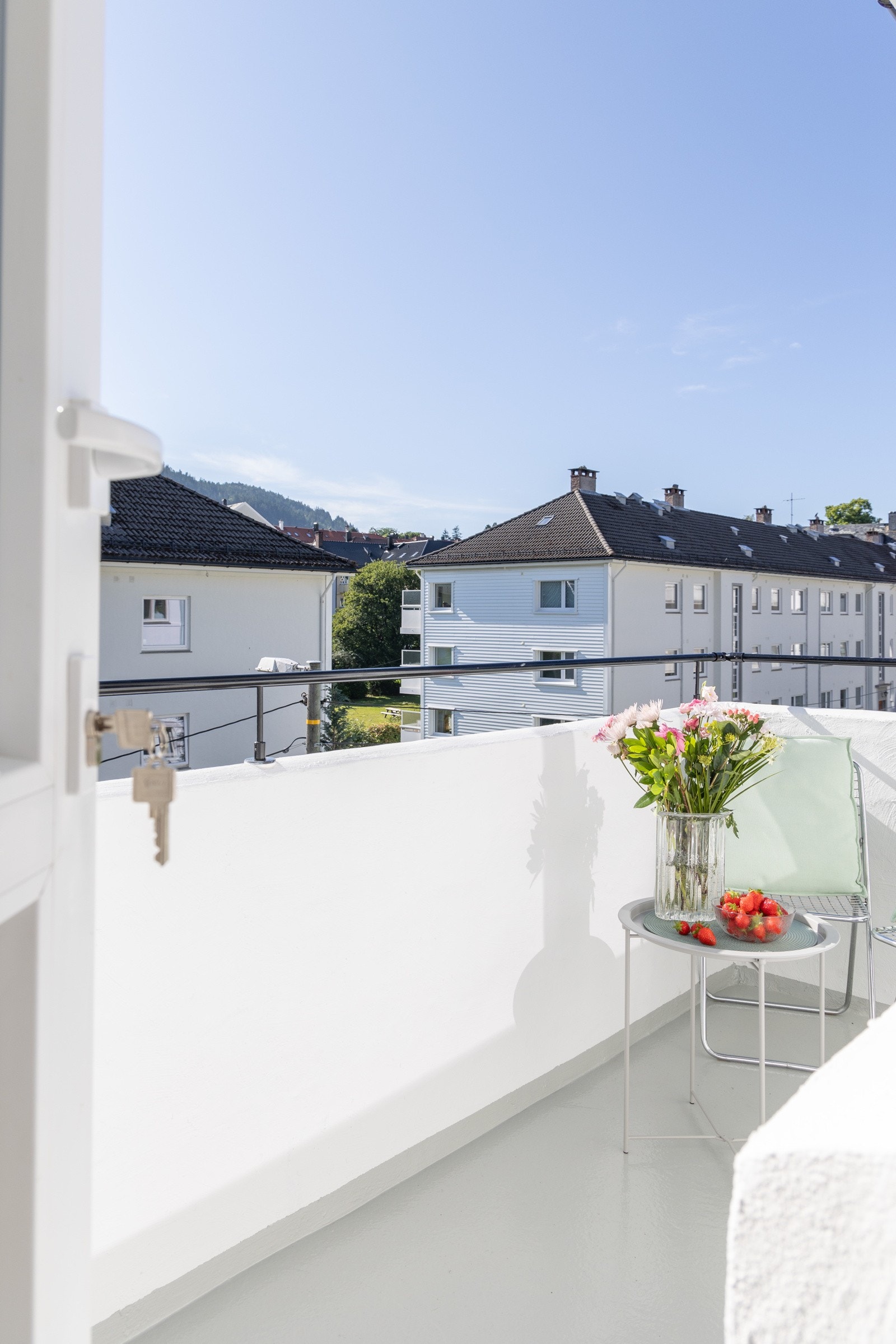 Her kan du kjenne solen varme om ettermiddagen, og nyte mange fine sommerkvelder Galleribilde
