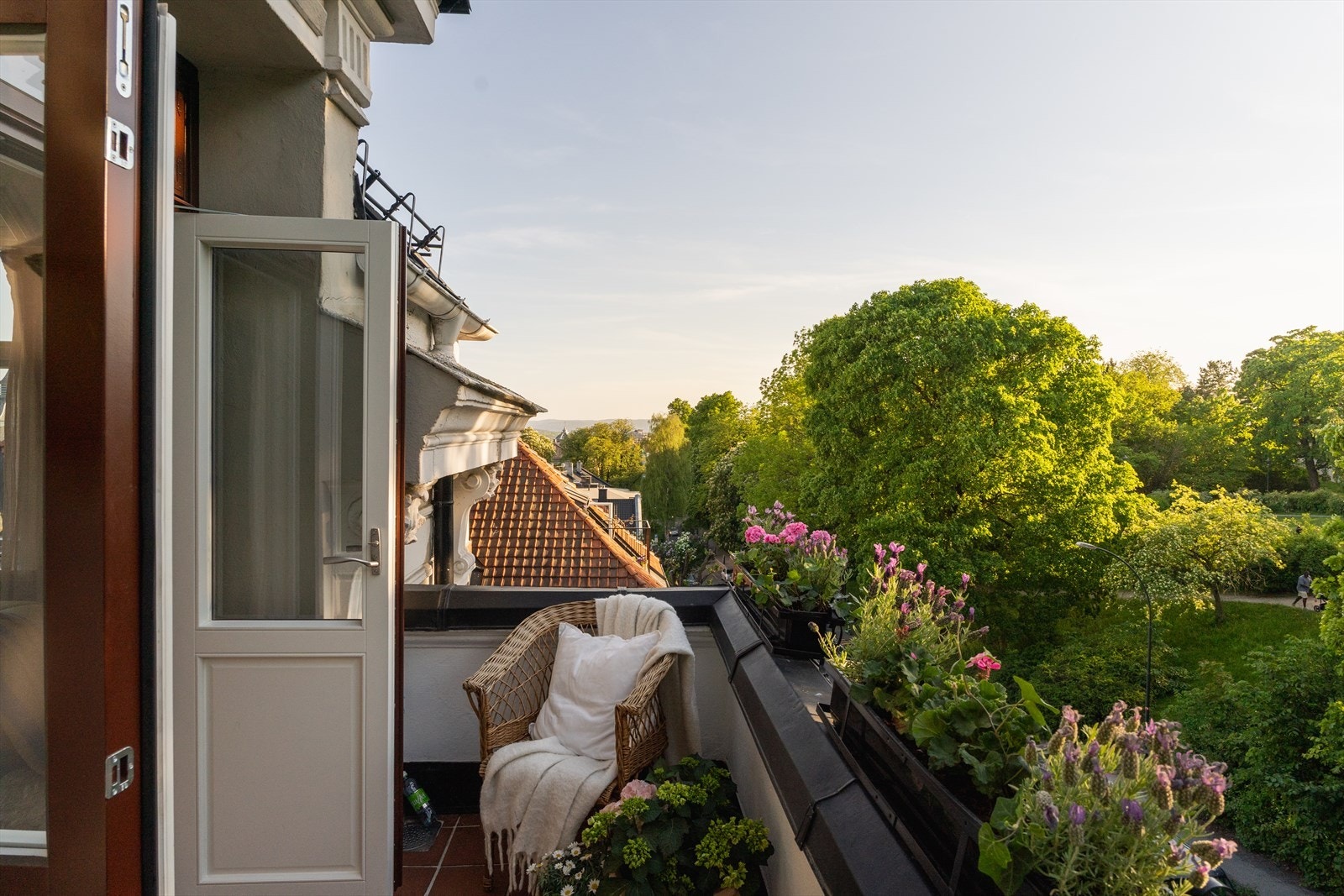 Leiligheten kan blant annet by på en solrik vestvendt balkong som vender mot idylliske St.hanshaugen park Galleribilde