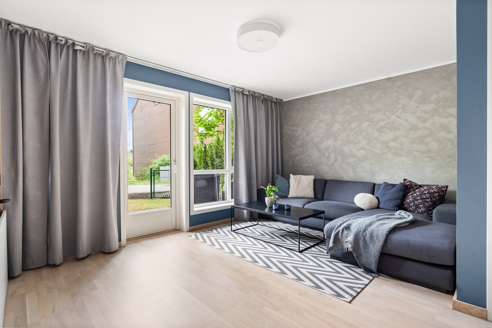 Fra stuen er det utgang til en terrasseplatting på 9 m². Galleribilde