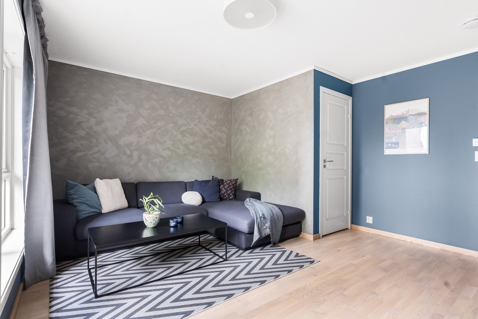 Kjellerstuen er av fin størrelse, med god plass til sofa og tv-møbel. Galleribilde