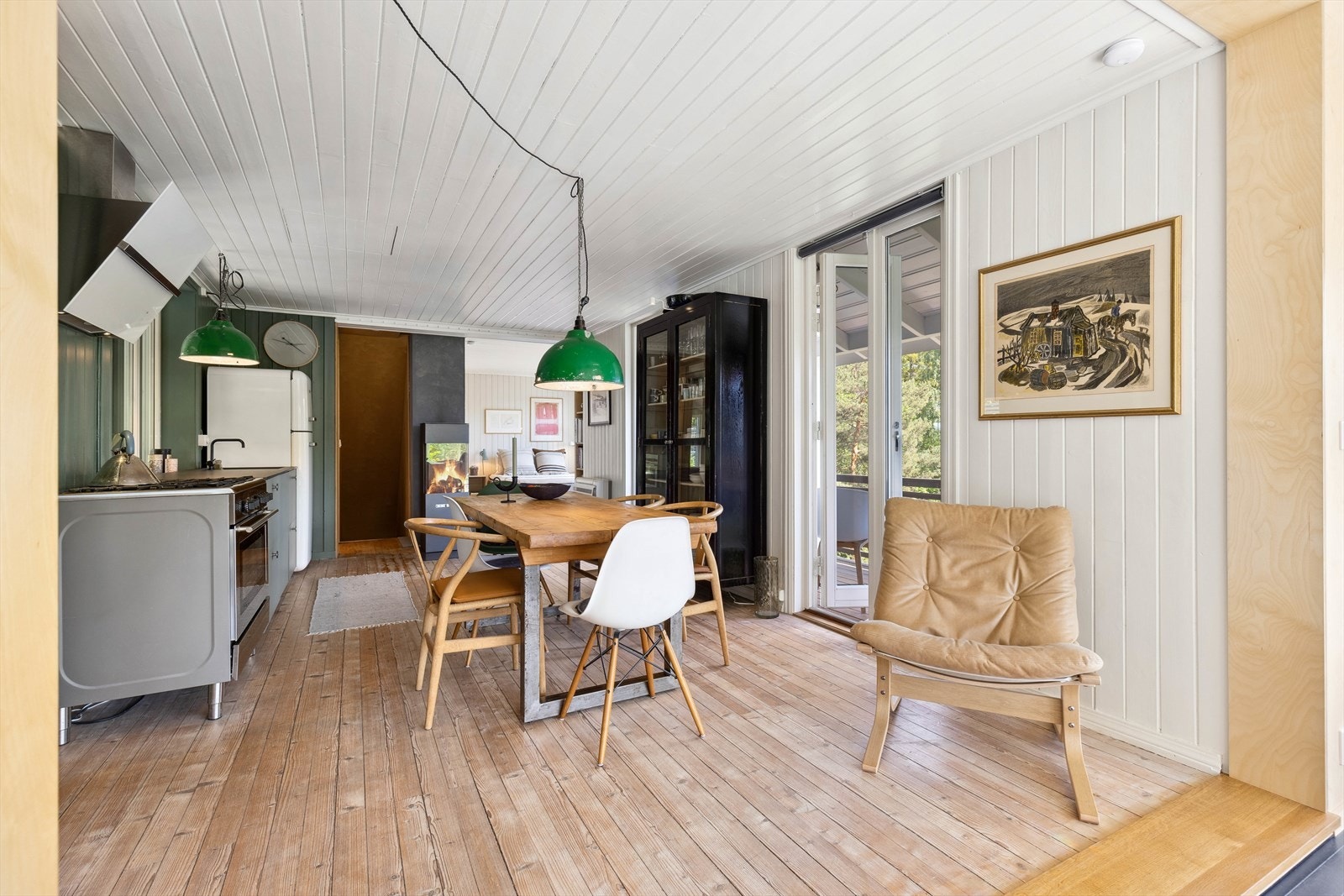 Stort og fint allrom med spiseplass og kjøkken Galleribilde