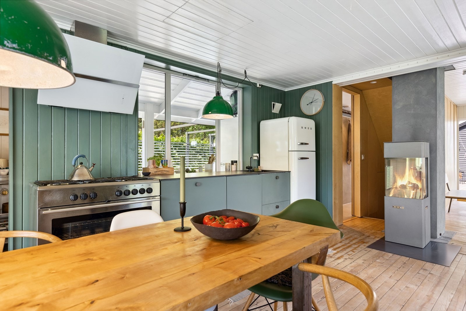 Særdeles hyggelig kjøkken med sjarmerende innredning - alle hvitevarer medfølger Galleribilde