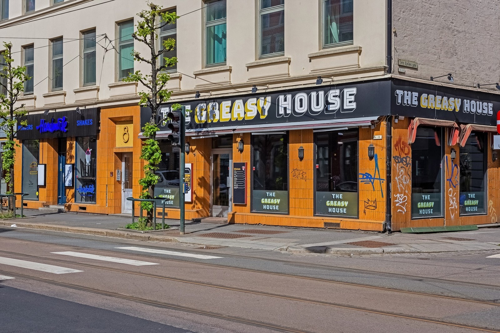 The Greasy House. Galleribilde
