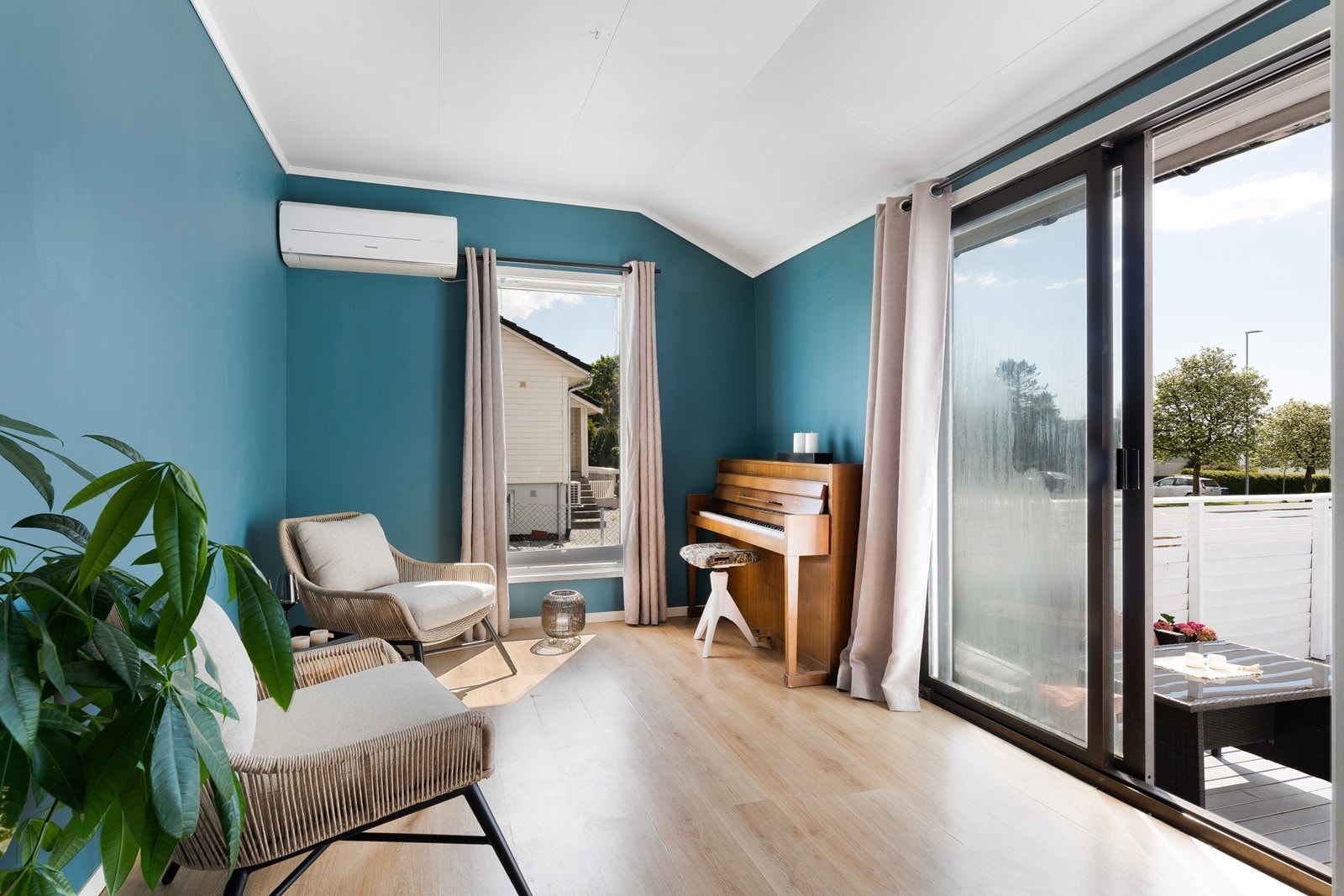 Stuedel, godkjent som overbygget terrasse, er ikke søkt bruksendret. Galleribilde