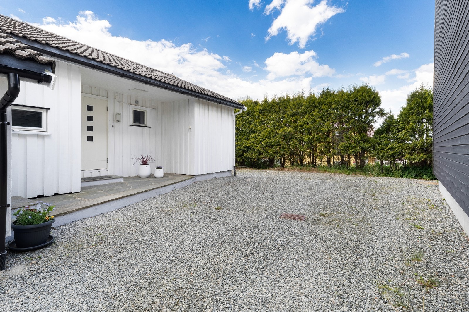 Biloppstillingsplasser i gårdsrom Galleribilde