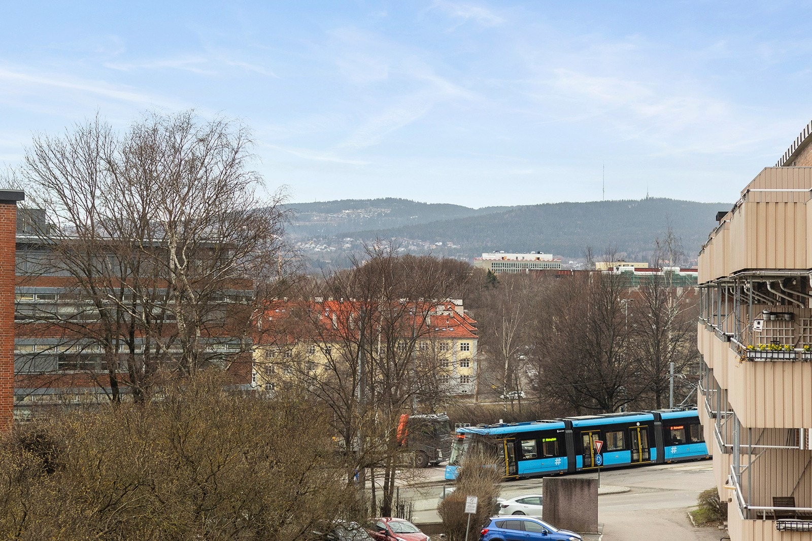 Sentral beliggenhet i gåavstand til buss, trikk og tbane Galleribilde