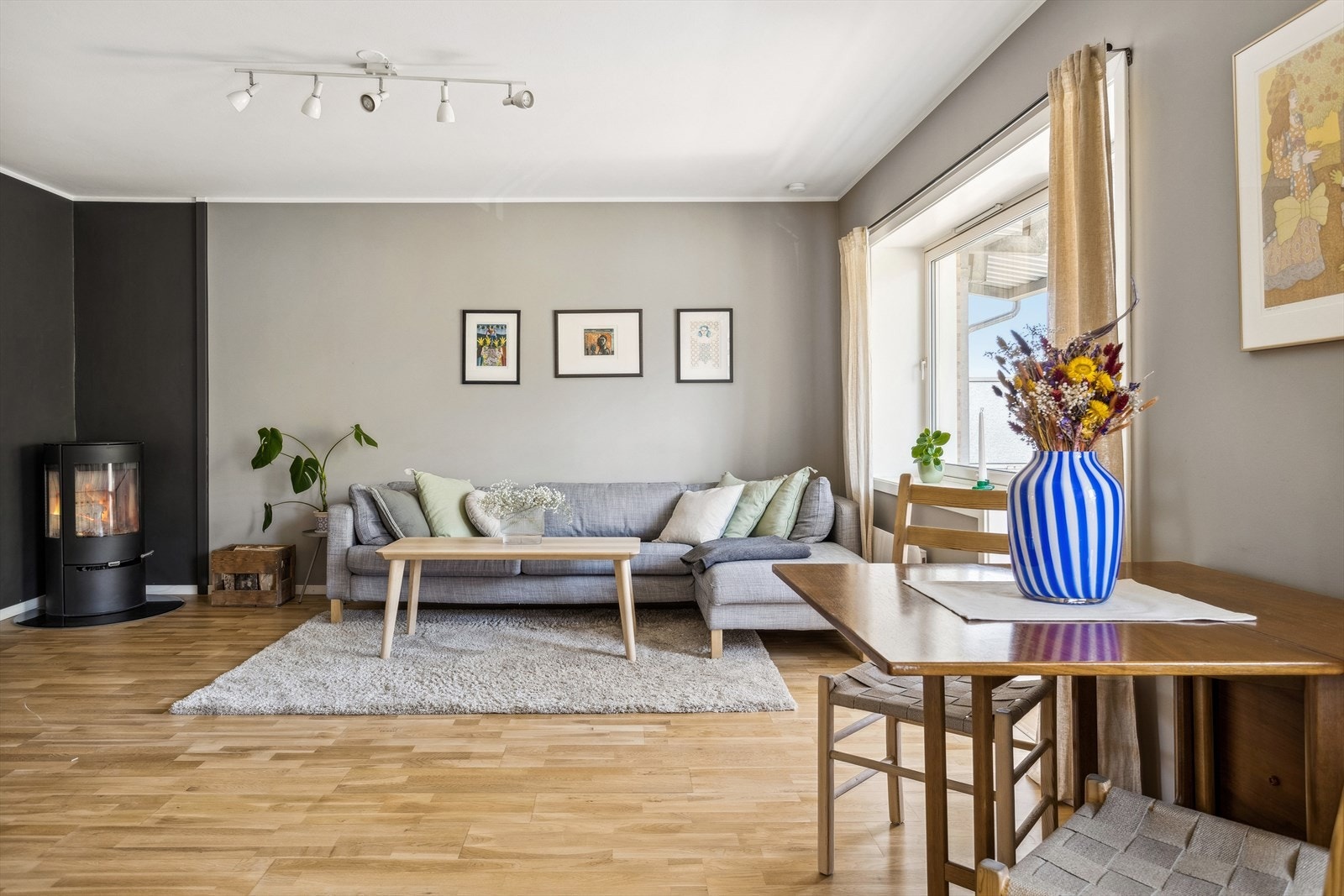 Leiligheten ligger i et stille og rolig område uten gjennomgangstrafikk. Galleribilde