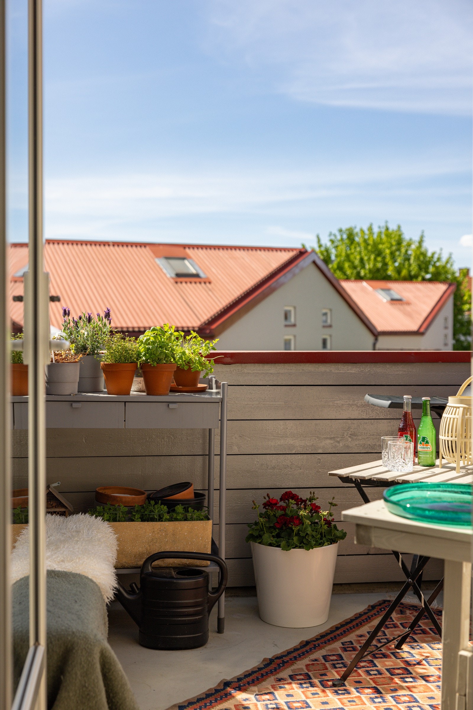 Fra stuen har du utgang til en solrik sydvestvendt takterrasse med gulvareal på ca. 9m². Galleribilde
