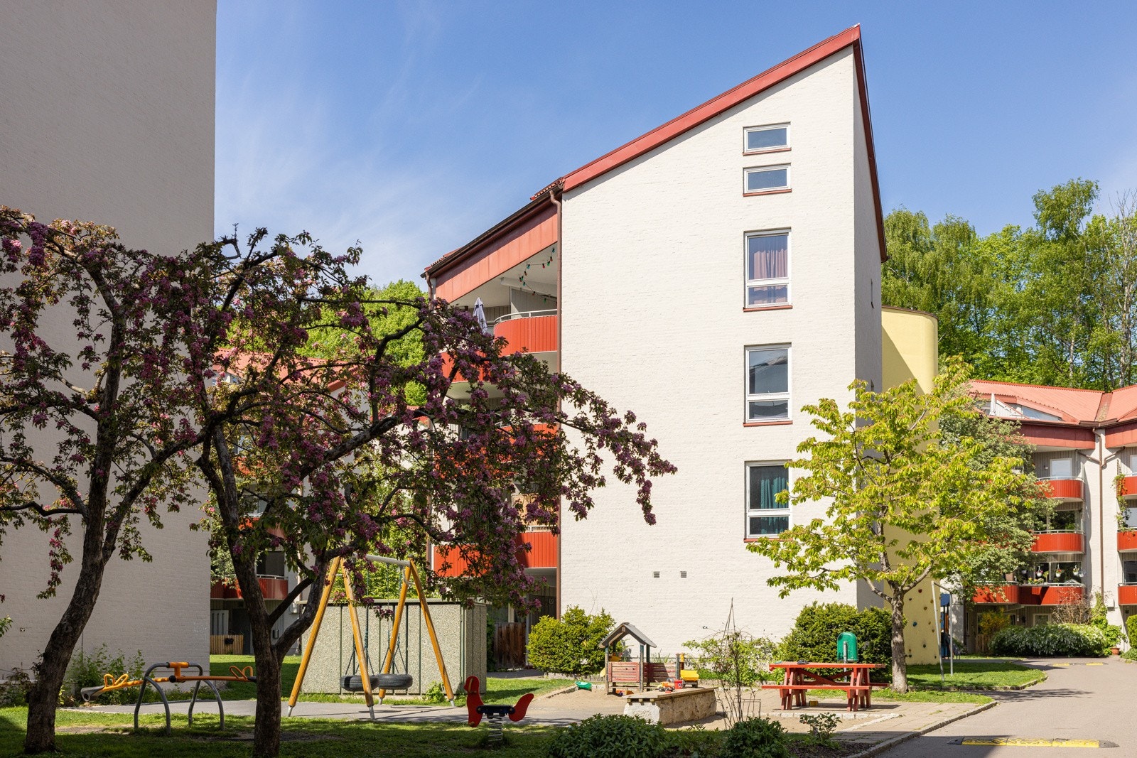 Attraktiv, sentral, men skjermet beliggenhet på øvre Grünerløkka. Galleribilde