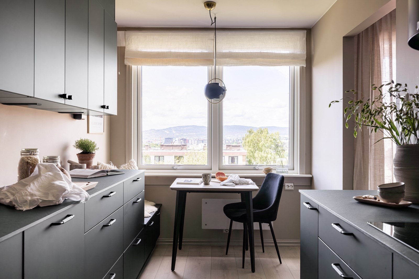 Nyt frokosten til denne fantastiske utsikten Galleribilde