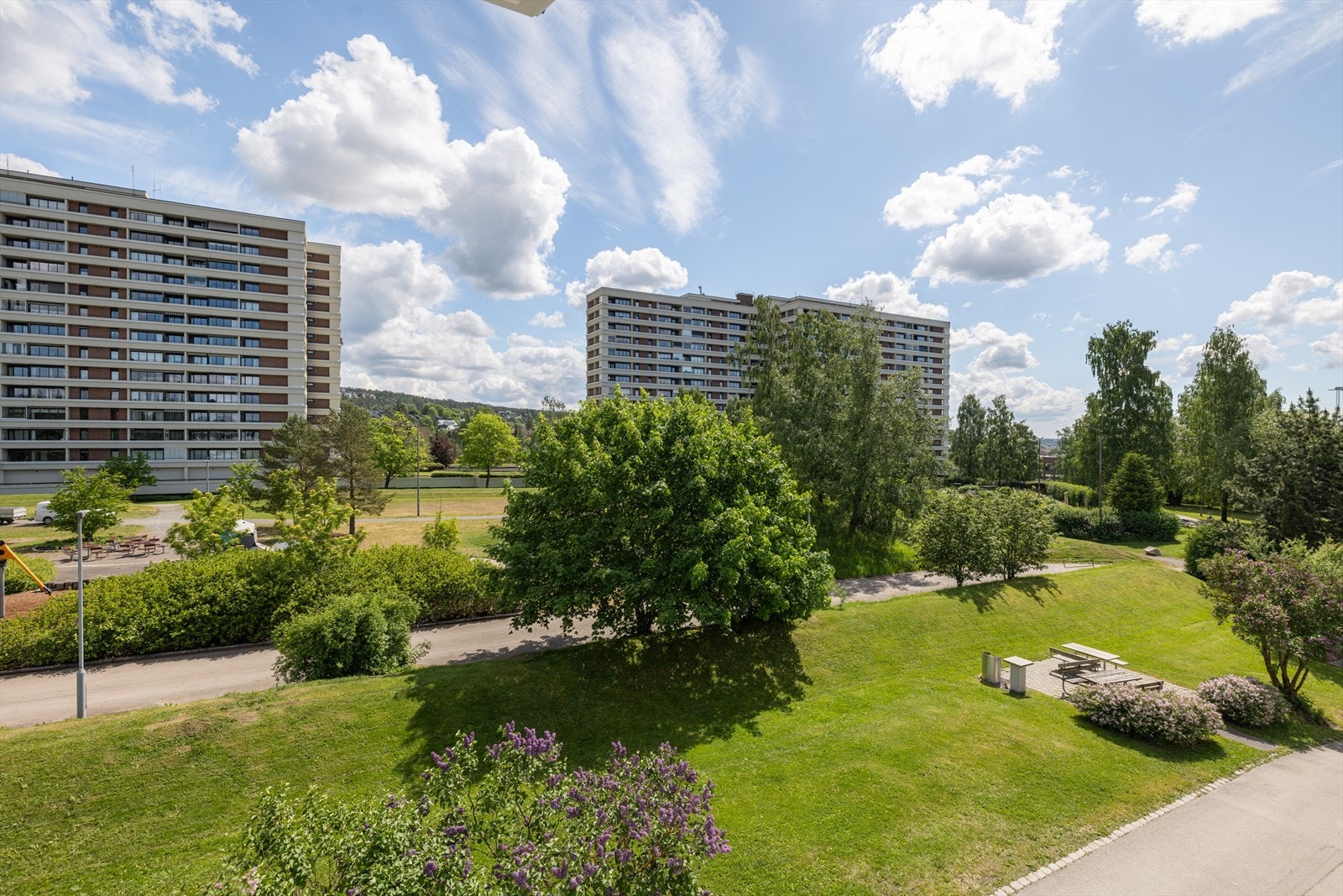 Leiligheten ligger flott til øverst på boligfeltet med gangavstand til Tveita senter og t-bane Galleribilde