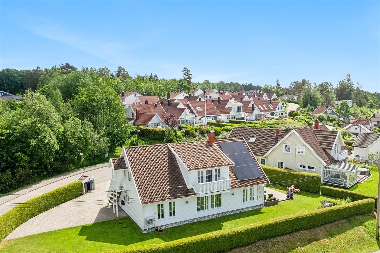 DNB Eiendom v/Karsten Thorberg tlf. 94438066 ønsker deg velkommen til Vestskogen og eiendommen Hellalia 1. Galleribilde