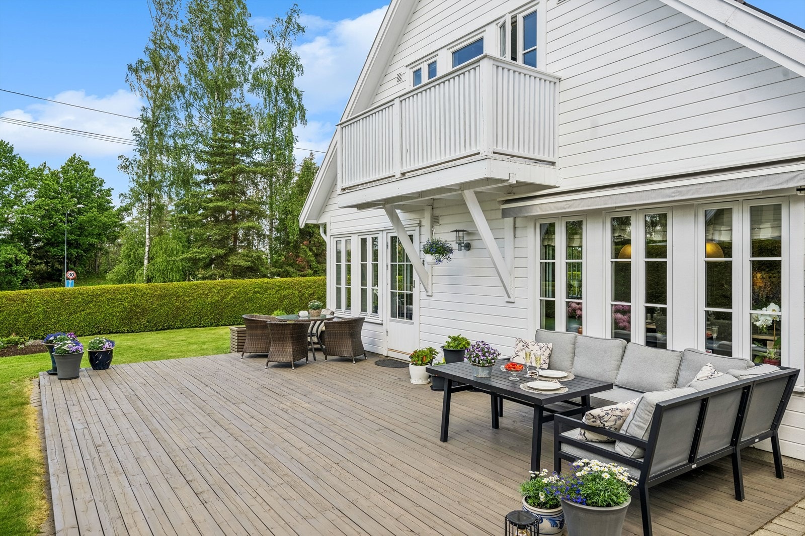 Tomten er meget godt planert og ligger vestvendt med gode solforhold hele dagen. Galleribilde