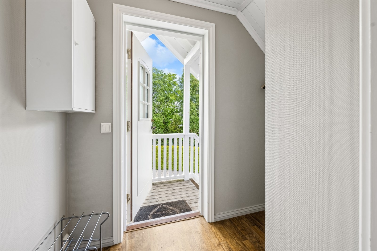 Inngangsparti/gang i andre etasje. Galleribilde