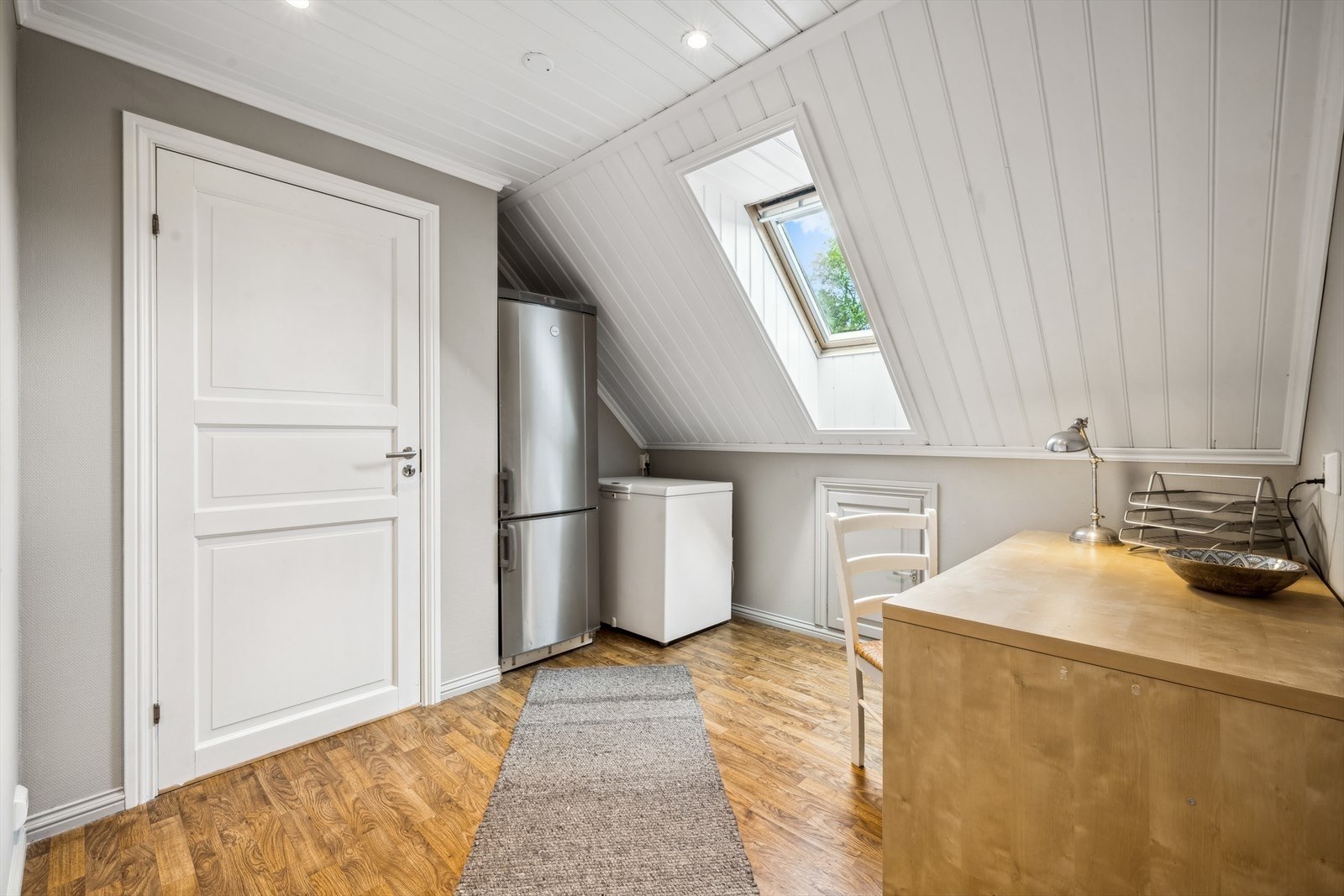 Mulig plass til kjøkken, røropplegg klart ventilasjon over tak andre etasje leilighet. Galleribilde