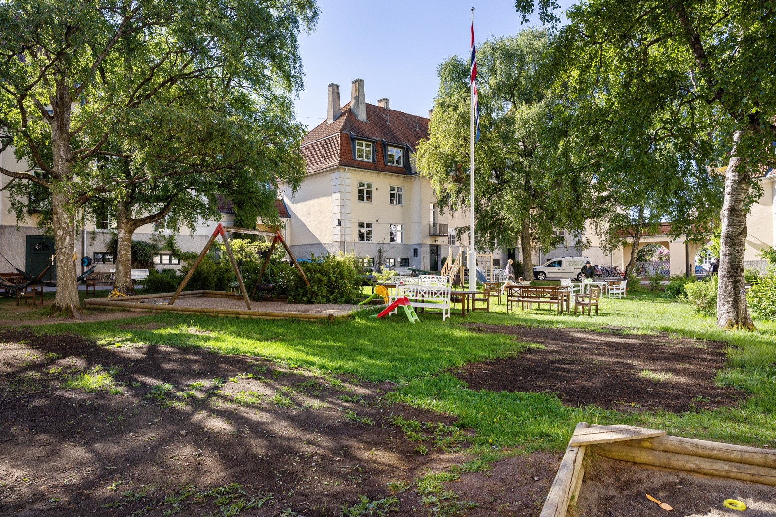 Flotte, parkmessige fellesområder for borettslaget. Galleribilde