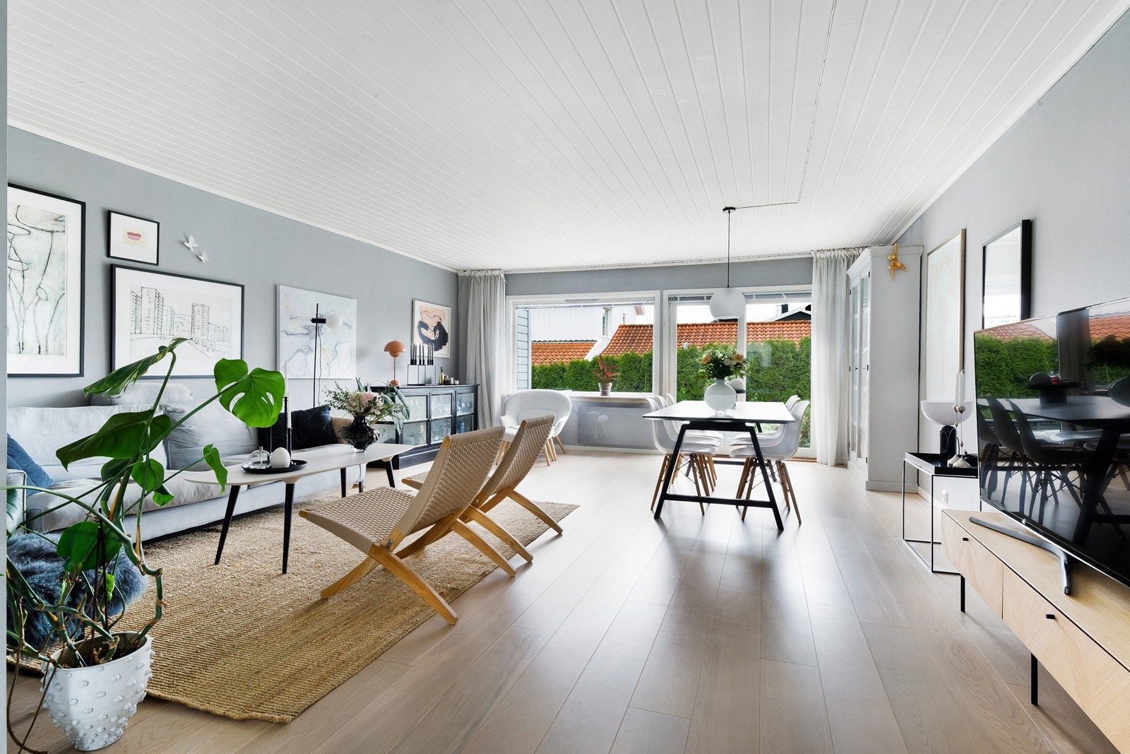 Fra stuen er det utgang til en skjermet terrasse. Galleribilde