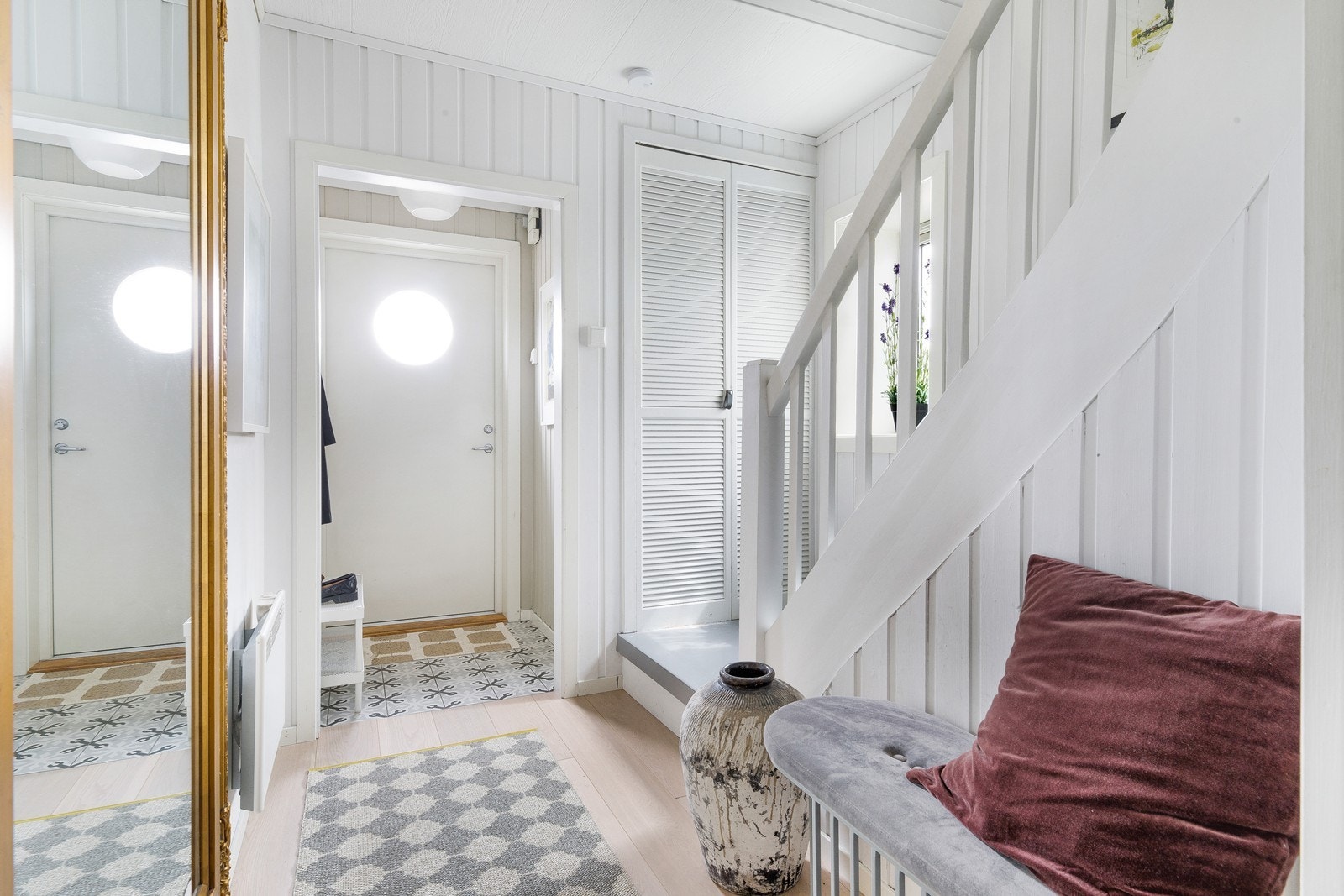 Entre med god plass til oppheng av yttertøy. Galleribilde